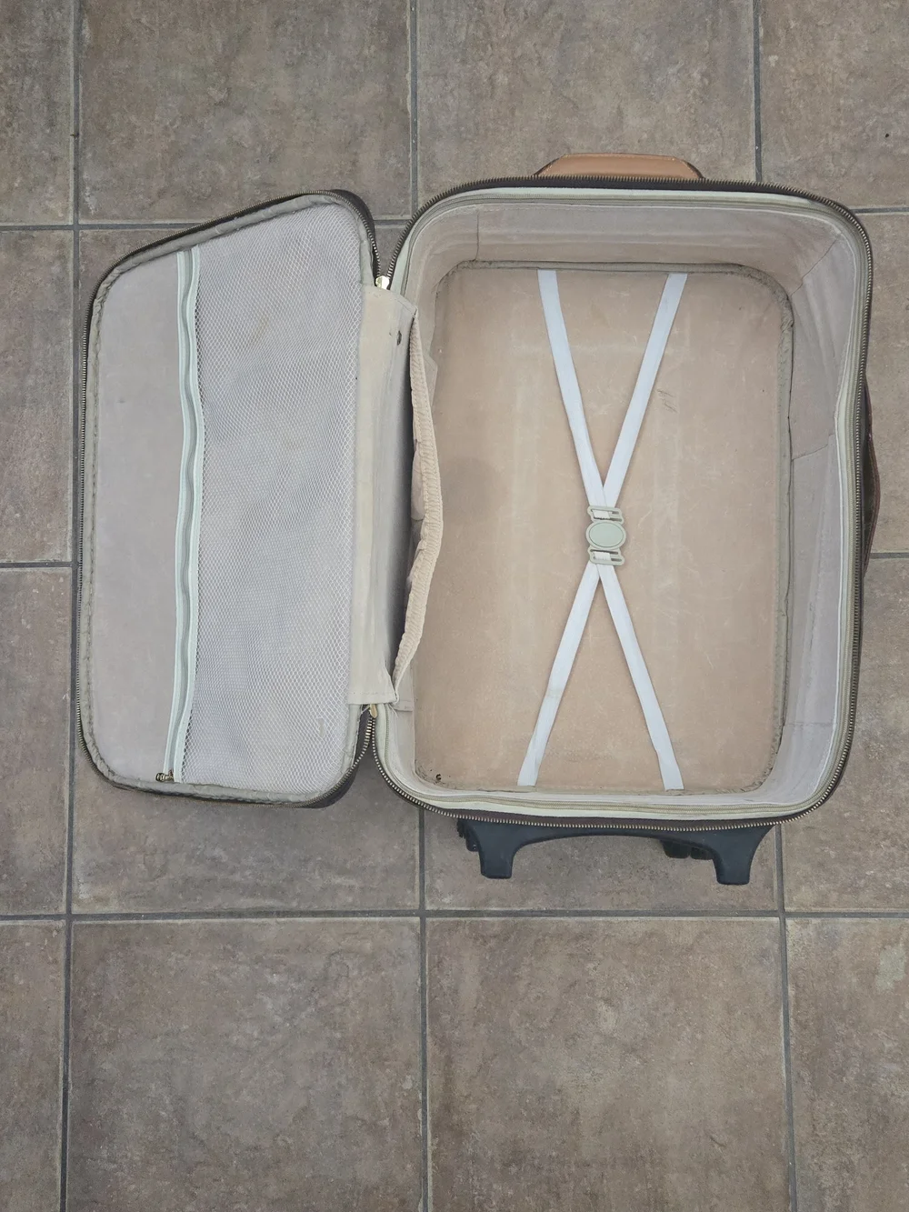 Louis Vuitton Monogram Carry-On Trolley in Dark Brown with Tan Accents - Picture 2 of 12